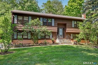 2010 Old Town Road, Trumbull, CT 06611
