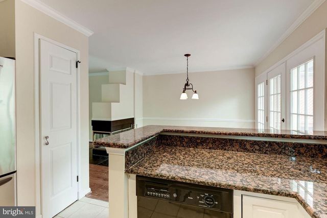 1264 QUAKER HILL DR, Alexandria, VA 22314