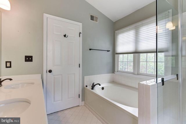 1264 QUAKER HILL DR, Alexandria, VA 22314
