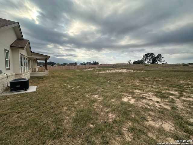 109 MEDORA BRANCH, Floresville, TX 78114