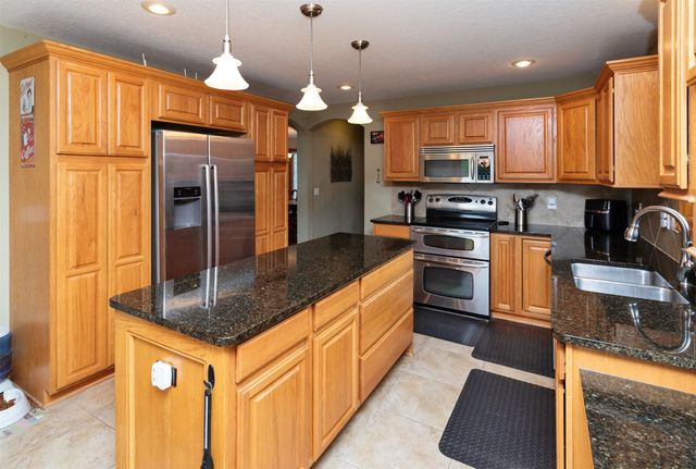 2718 Emma Avenue, Des Moines, IA 50321