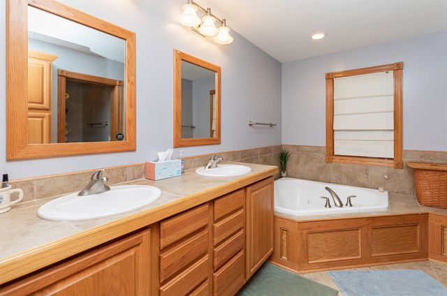 2718 Emma Avenue, Des Moines, IA 50321