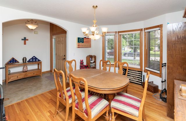 2718 Emma Avenue, Des Moines, IA 50321