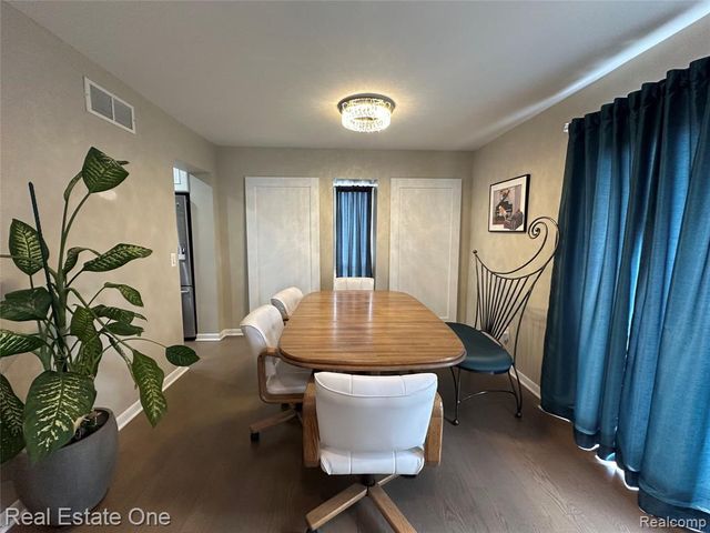 410 Willow Grove Lane, Rochester Hills, MI 48307