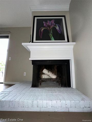 410 Willow Grove Lane, Rochester Hills, MI 48307