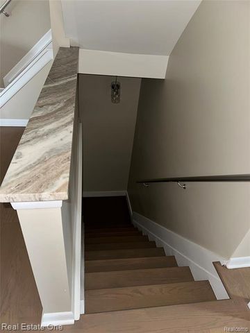 410 Willow Grove Lane, Rochester Hills, MI 48307