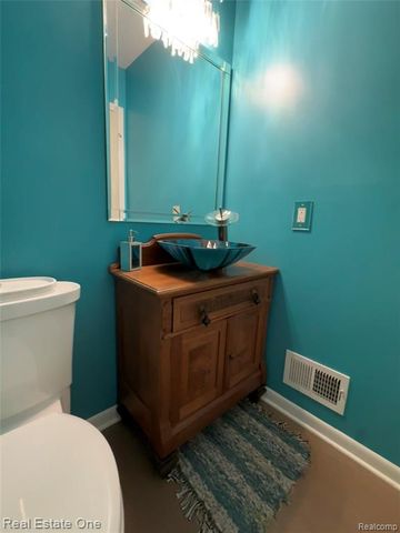 410 Willow Grove Lane, Rochester Hills, MI 48307