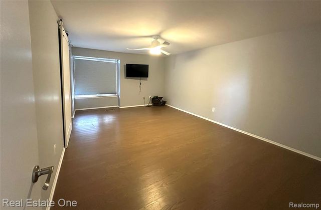 410 Willow Grove Lane, Rochester Hills, MI 48307