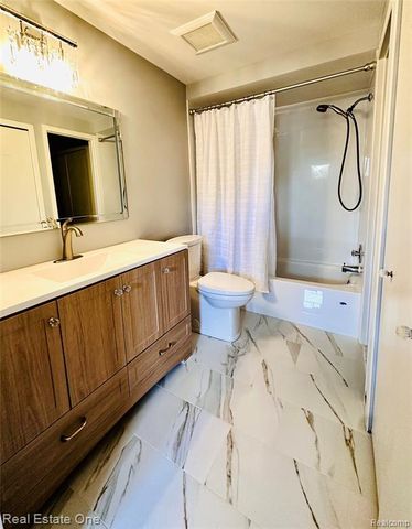 410 Willow Grove Lane, Rochester Hills, MI 48307