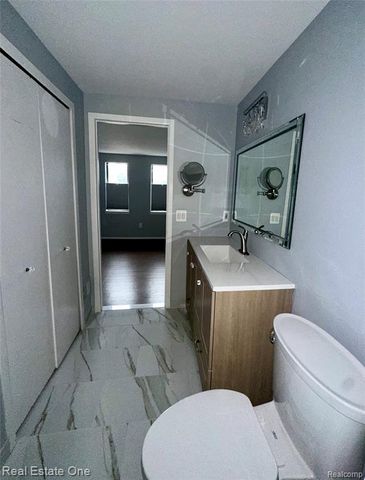 410 Willow Grove Lane, Rochester Hills, MI 48307