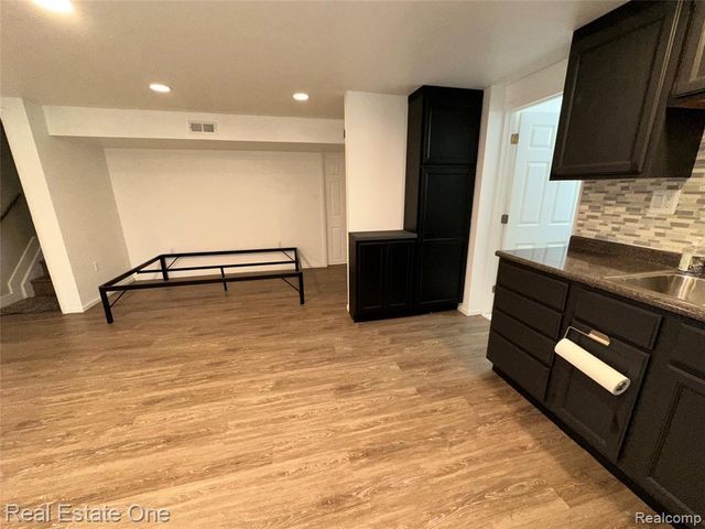 410 Willow Grove Lane, Rochester Hills, MI 48307