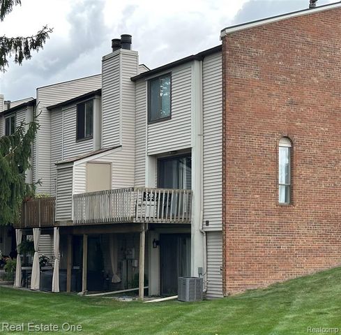 410 Willow Grove Lane, Rochester Hills, MI 48307