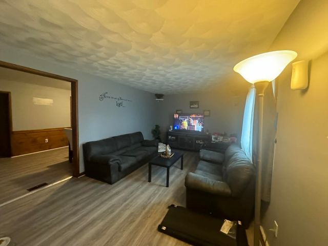16 Assonet Blvd, Freetown, MA 02702