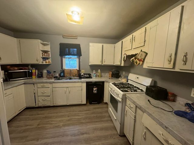 16 Assonet Blvd, Freetown, MA 02702
