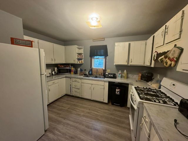 16 Assonet Blvd, Freetown, MA 02702