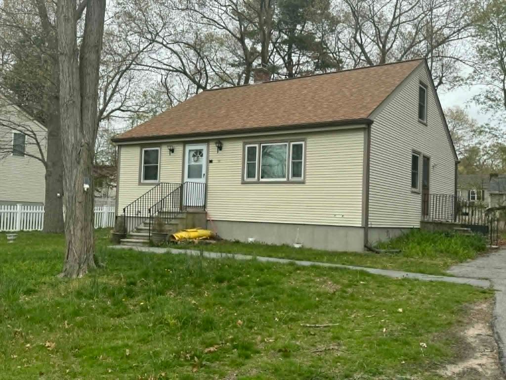 16 Assonet Blvd, Freetown, MA 02702