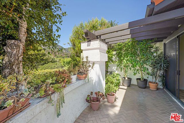 1476 Palisades Drive, Pacific Palisades (los Angeles), CA 90272