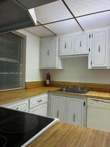4220 NW 21st St 207, Lauderhill, FL 33313