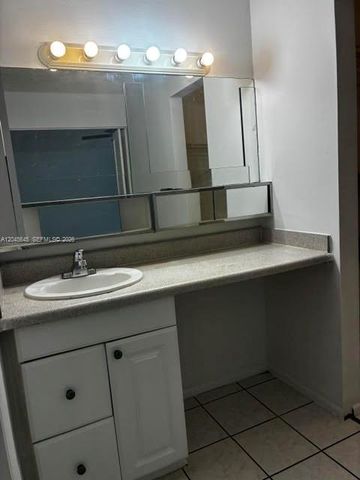 4220 NW 21st St 207, Lauderhill, FL 33313