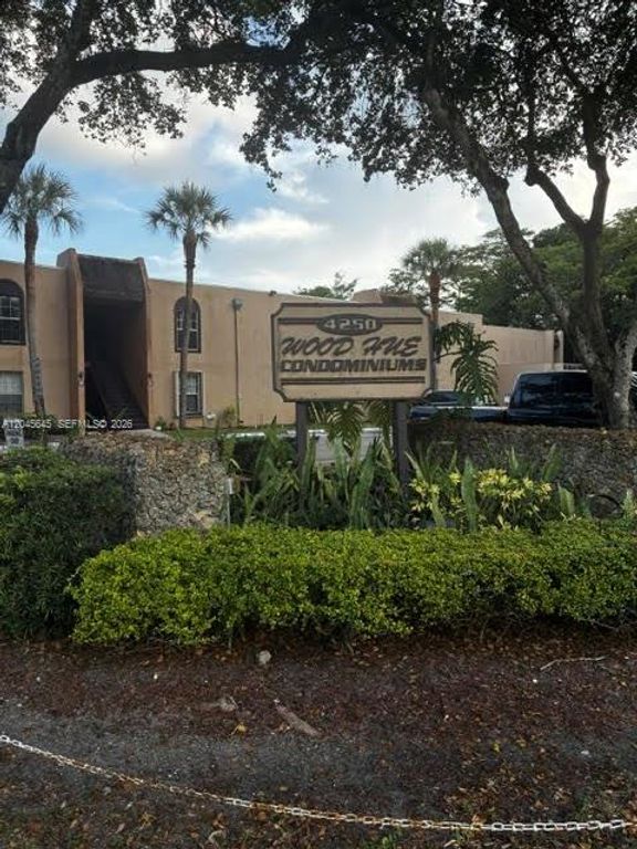 4220 NW 21st St 207, Lauderhill, FL 33313