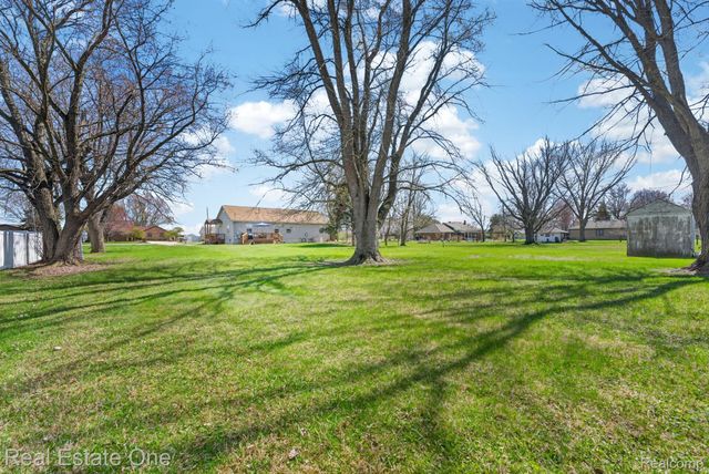 343 Bates Lane, Frenchtown Township, MI 48162
