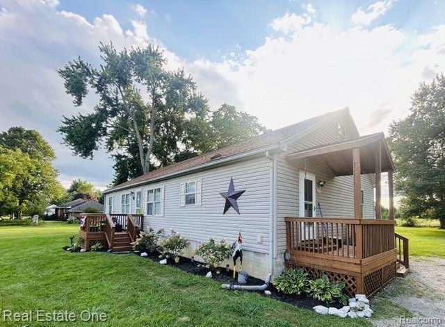 343 Bates Lane, Frenchtown Township, MI 48162