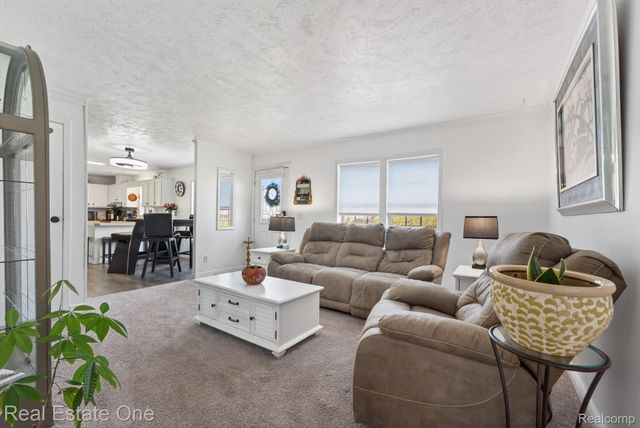 343 Bates Lane, Frenchtown Township, MI 48162