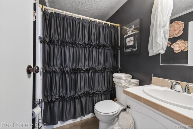 343 Bates Lane, Frenchtown Township, MI 48162