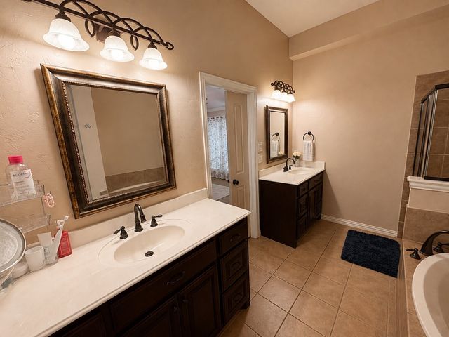 5801 Mira Lago Lane, Arlington, TX 76017
