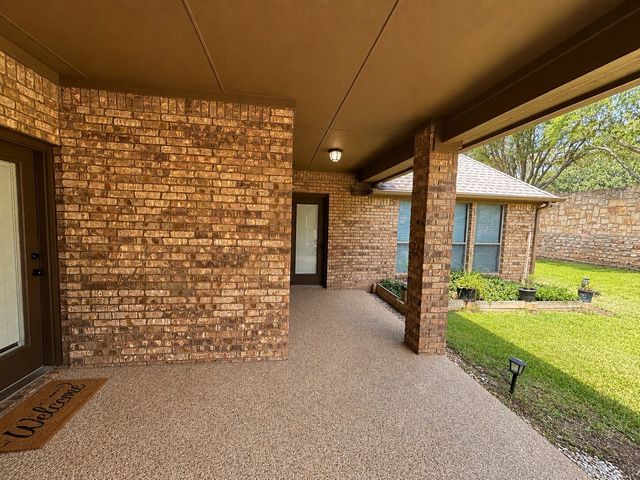 5801 Mira Lago Lane, Arlington, TX 76017