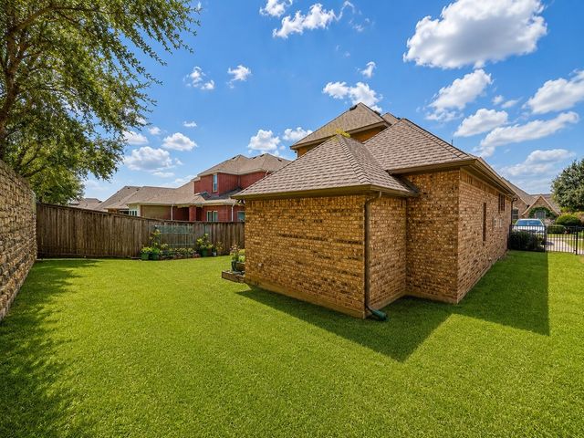 5801 Mira Lago Lane, Arlington, TX 76017
