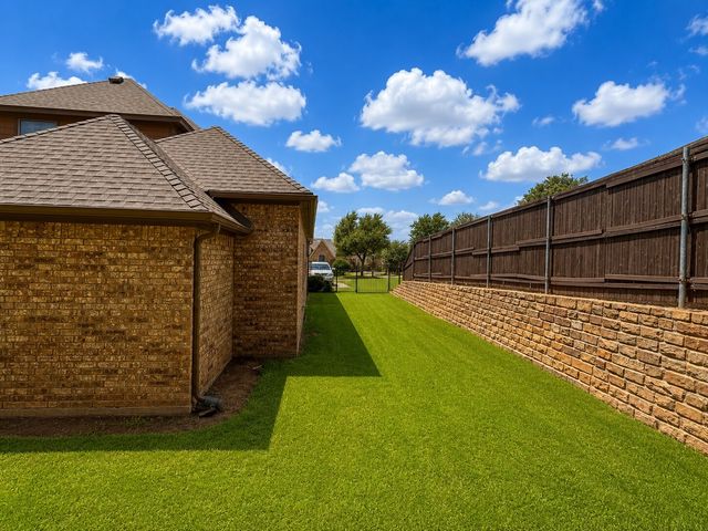 5801 Mira Lago Lane, Arlington, TX 76017