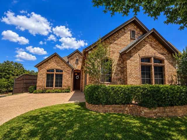 5801 Mira Lago Lane, Arlington, TX 76017