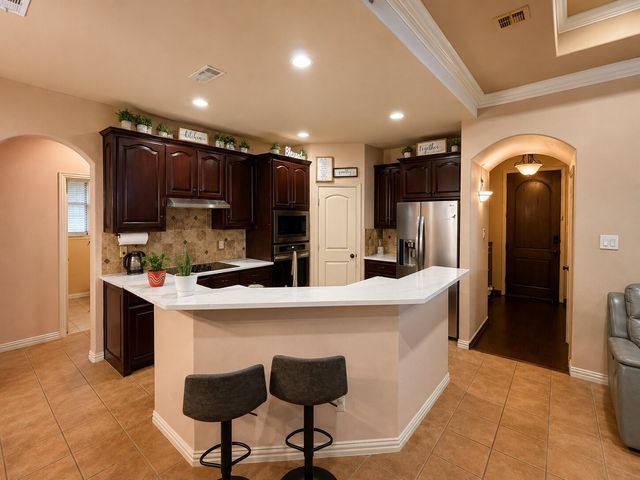 5801 Mira Lago Lane, Arlington, TX 76017