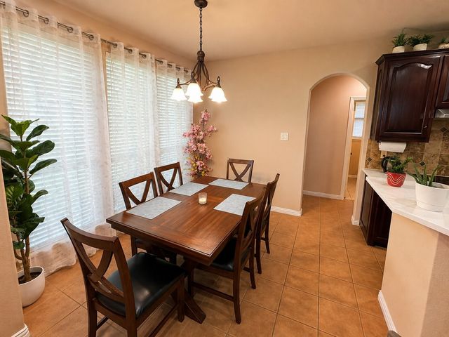 5801 Mira Lago Lane, Arlington, TX 76017