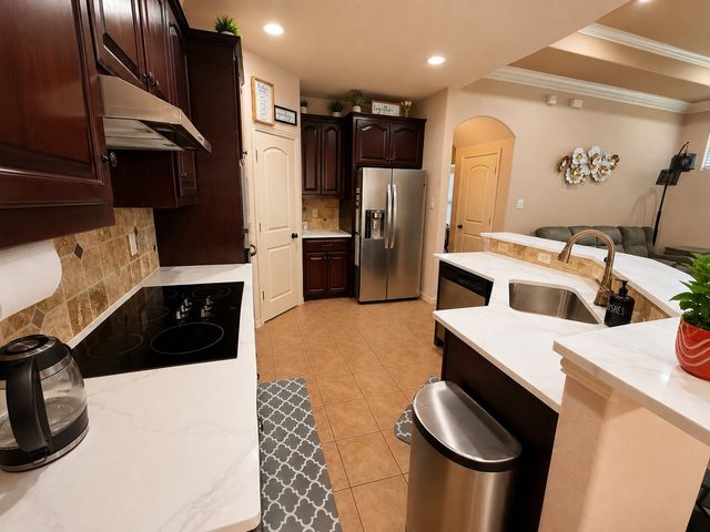 5801 Mira Lago Lane, Arlington, TX 76017