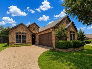 5801 Mira Lago Lane, Arlington, TX 76017