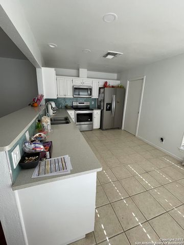 3718 HUNTERS CIR, San Antonio, TX 78230