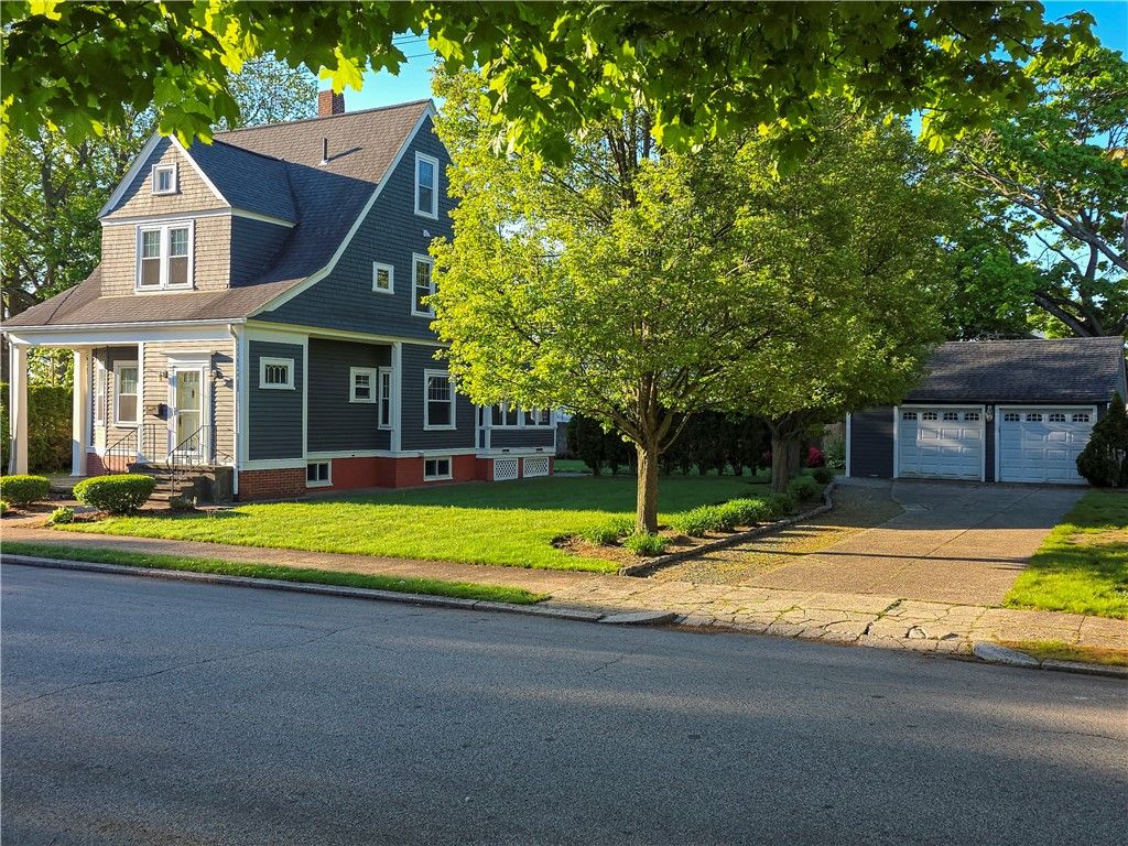225 Hunts Avenue, Pawtucket, RI 02861