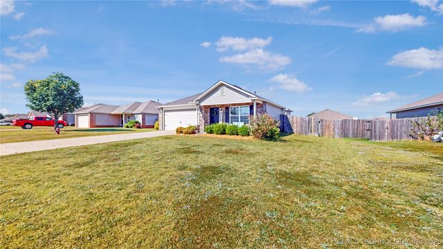 9248 S 254th East Avenue, Broken Arrow, OK 74014