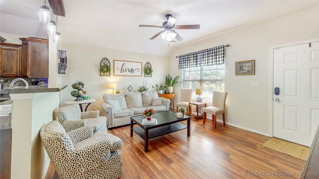 9248 S 254th East Avenue, Broken Arrow, OK 74014