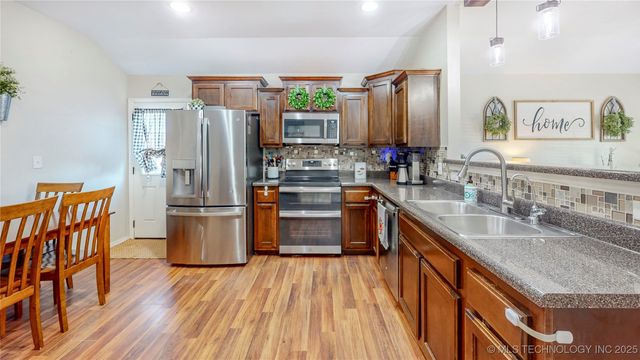9248 S 254th East Avenue, Broken Arrow, OK 74014