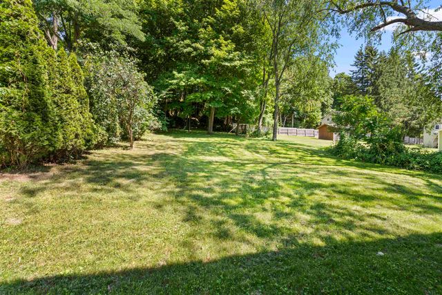 15 Sunset Avenue, Milton, VT 05468