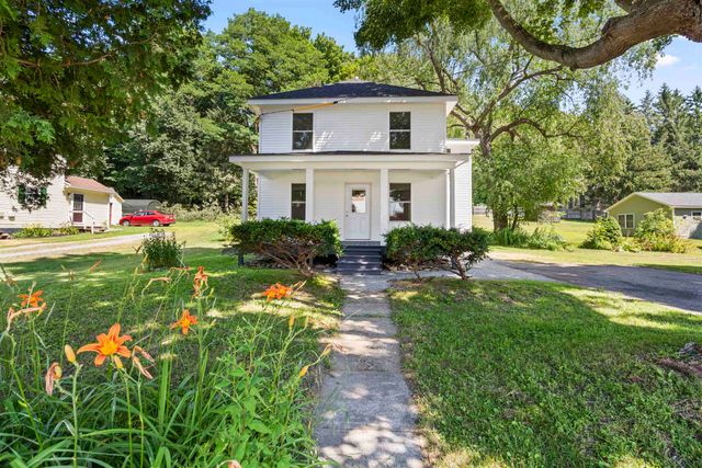 15 Sunset Avenue, Milton, VT 05468