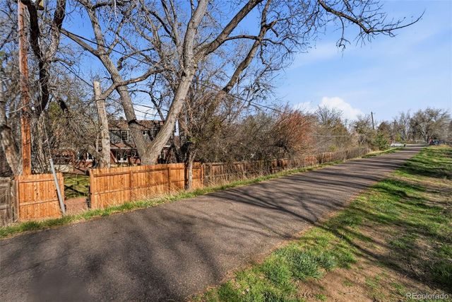 2541 S Monaco Parkway, Denver, CO 80222