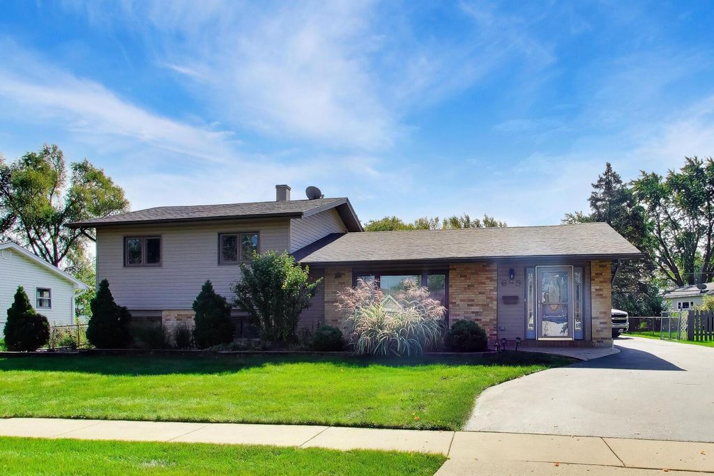 655 Flagstaff Lane, Hoffman Estates, IL 60169 — exterior