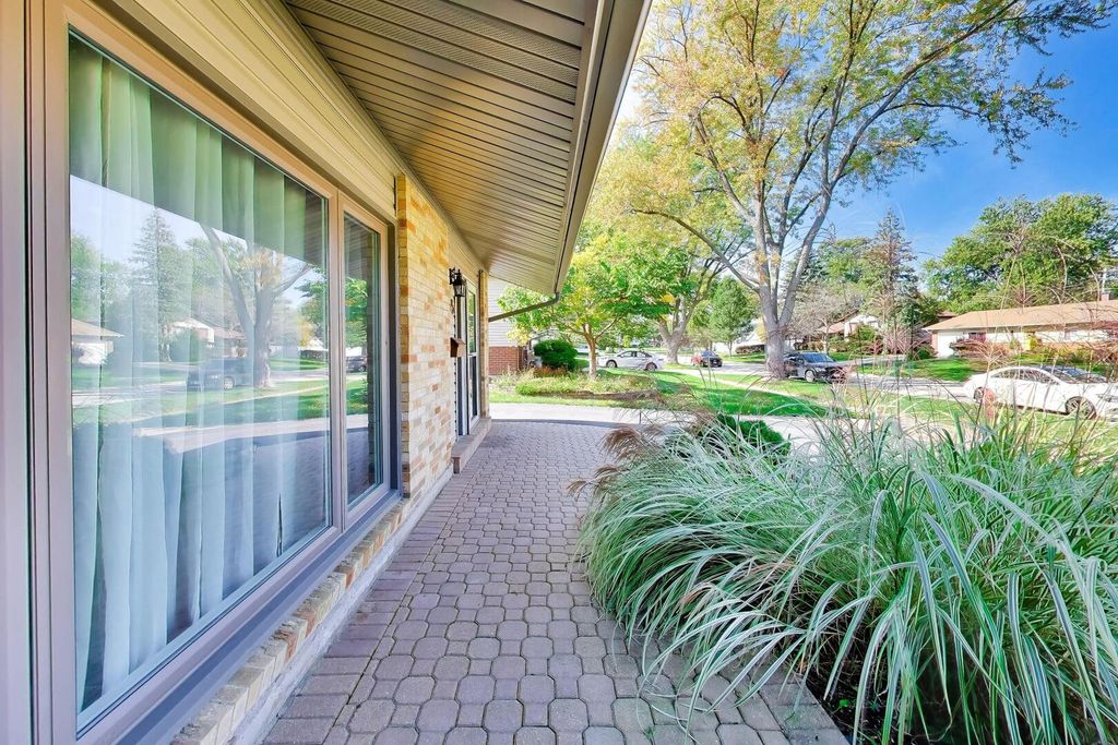 655 Flagstaff Lane, Hoffman Estates, IL 60169 — photo 3