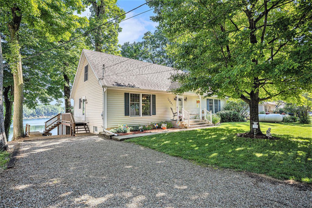 15891 Lakeview Drive, Buchanan Twp, MI 49107