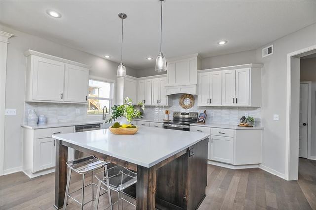 2283 Wabash Street, Olathe, KS 66061