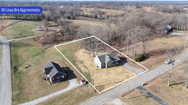 319 Lauren Ln, Westmoreland, TN 37186